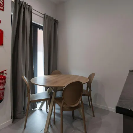 Vlc Host - Bellvis Apartament *
